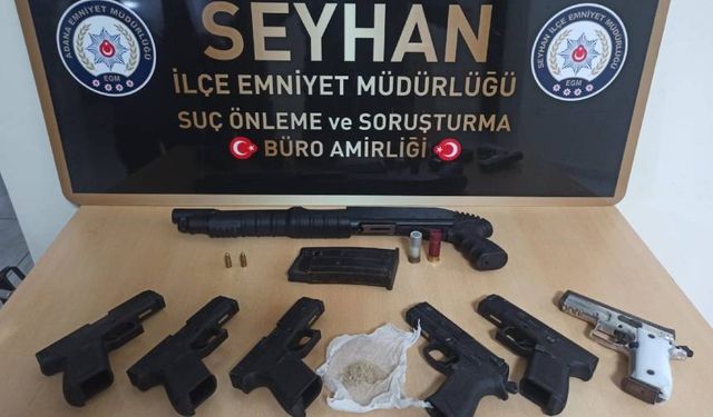 Adana'da eve baskın: Çekyatın içerisinden neler çıktı