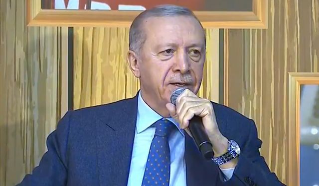 Cumhurbaşkanı Erdoğan eline mikrofonu aldı, şarkı söyledi: İşte o anlar!