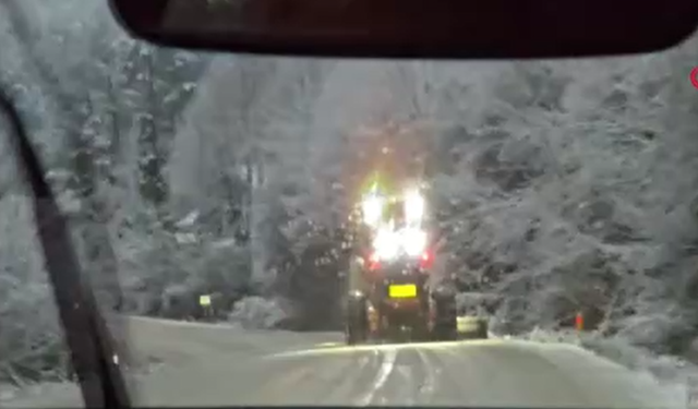 Karabük'te kar yolu kapattı!