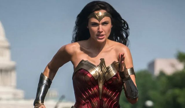 Wonder Woman hamileyken beyin ameliyatı geçirmiş!