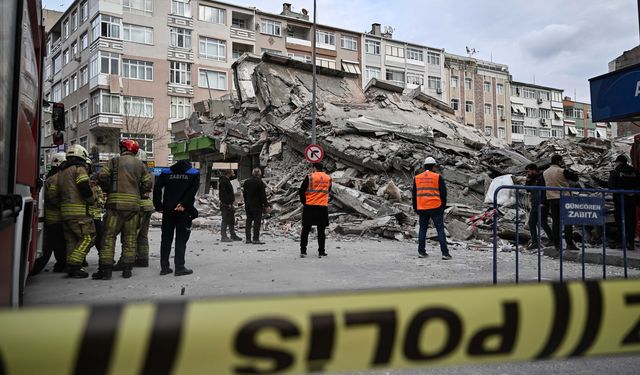 Son Dakika Haberi... Haznedar'da çok katlı bina çöktü! Yıkım çalışması esnasında bina bir anda yıkıldı