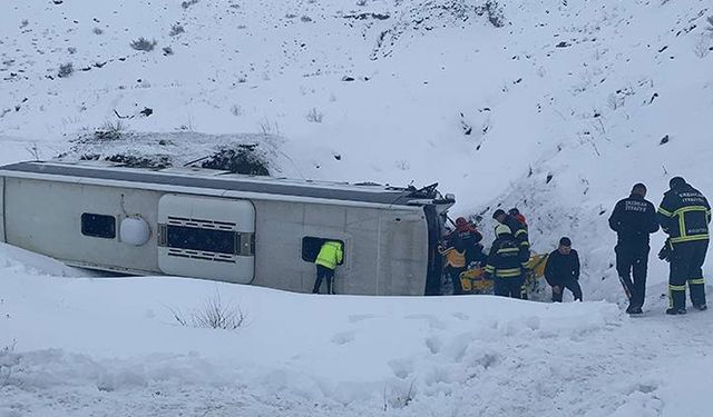 Erzincan'da otobüs şarampole uçtu: Çok sayıda yaralı var