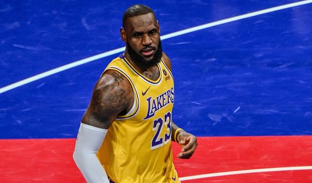 LeBron James'in "triple-double"ı Lakers'a galibiyet için yeterli olmadı