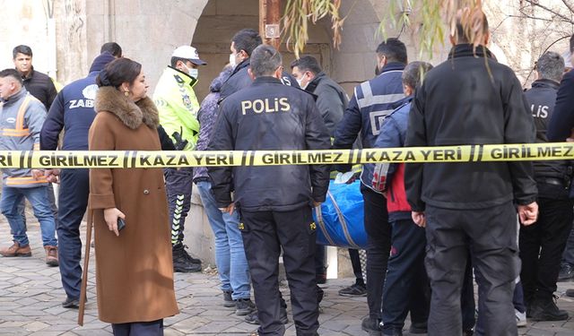 Pelet sobası can aldı: Hamamda iki kişi ölü bulundu