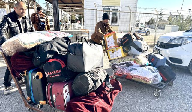 Tersine göç; Türkiye'deki Suriyeliler Öncüpınar'dan akın akın ülkelerine dönüyor