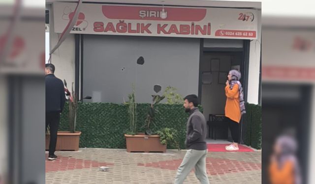 Mersin'de sağlık kabinine saldıran şahıstan şoke eden savunma!