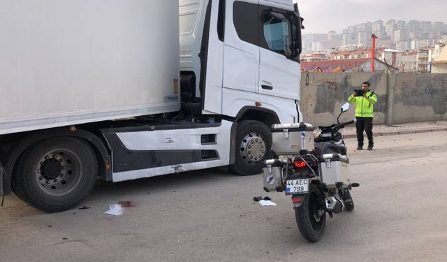 Elazığ'da motosiklet kazası: Tır ile motosiklet çarpıştı