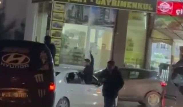 Pendik’te araç içerisinden silahla ateş eden şüpheli yakalandı