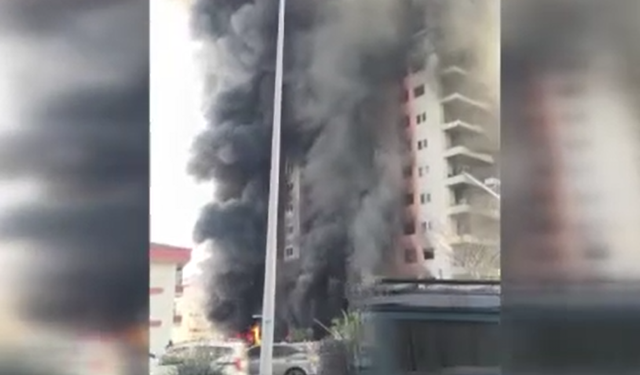 Antalya'da korku dolu anlar: İşçiler yangının arasında kaldı!