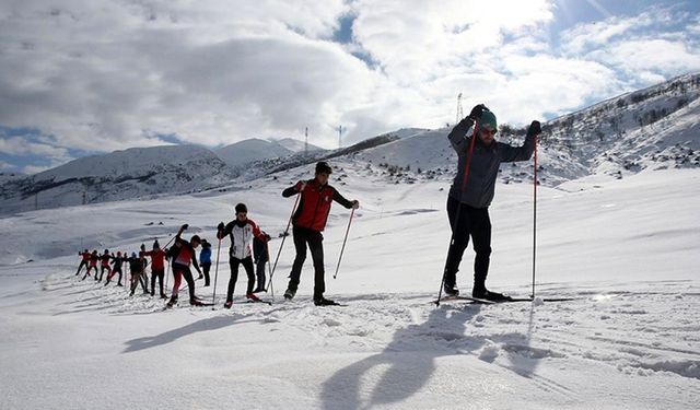 Eksi 15 derecede antrenman! Bitlisli kayakçıların hedefi büyük