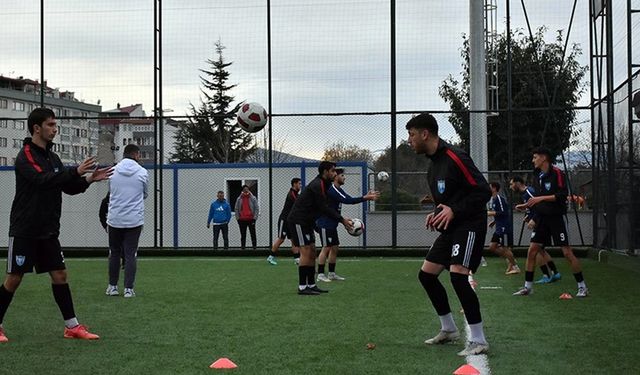 Trabzonsporlu efsaneleri yetiştiren mahallede genç yetenekler meşin yuvarlağın peşinde