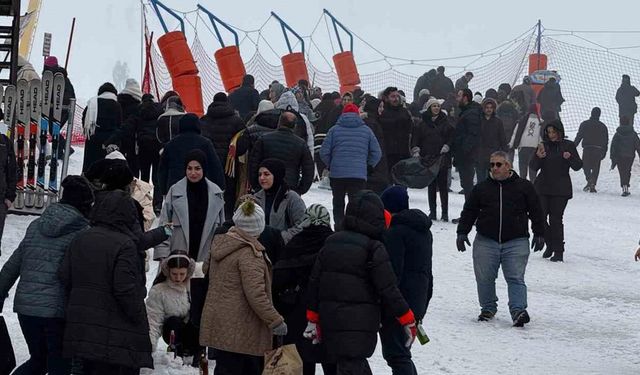 Uludağ’ın zirvesine turist akını