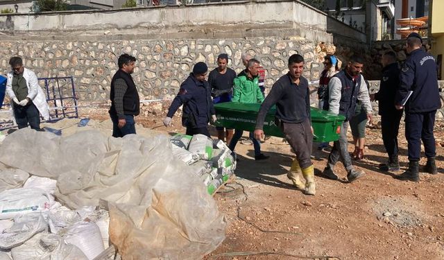 İnşaatta dengesini kaybetti, metrelerce yüksekten düştü