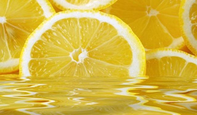 Ev Yapımı Buz Gibi Limonata: Ferahlamanın En Lezzetli Yolu!