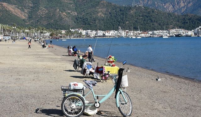 Muğla'da güneşli hava sahilleri hareketlendird