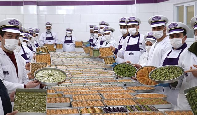 Bursa'da 10 bin metrekarelik tesisten 100 ülkeye tatlı ihraç ediliyor
