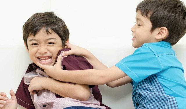 Kardeşinizle dalga geçmeyin: İzleri kalıcı olabiliyor