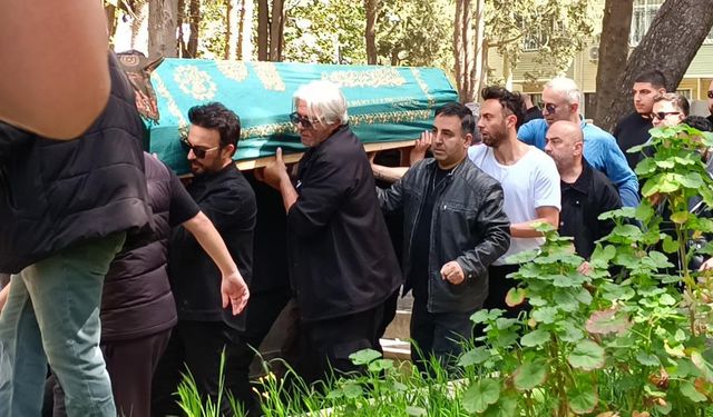 Tarkan'dan anneye son görev! Gözyaşlarına boğuldu