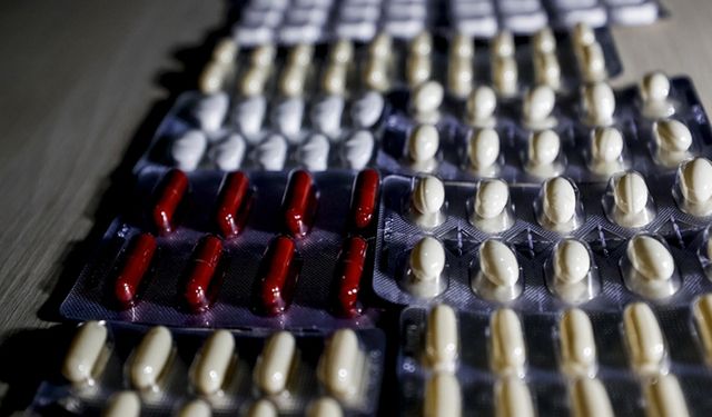 Türk ilaç sanayi sektörü kutu bazında ülkede kullanılan ilaçların yüzde 90'ını üretiyor