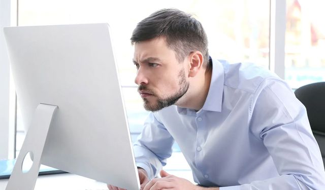 Bilgisayarınızın başında kambur oturmayın