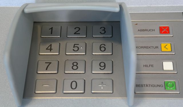 ATM’lerde bulunan kırmızı tuş bakın ne işe yarıyormuş