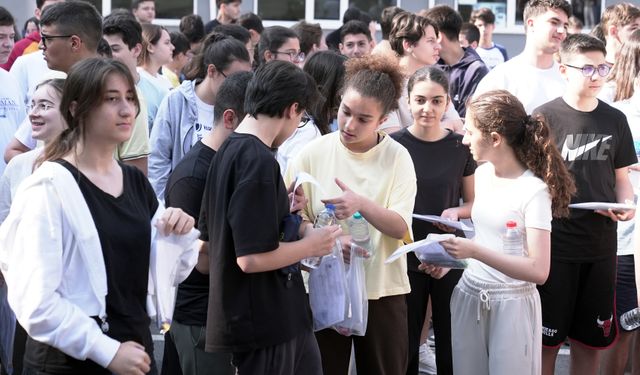 Kimliğini evde unutan öğrenciyi Belediye Başkanı sınava yetiştirdi