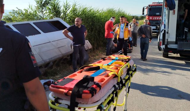 İşçi servisi kaza yaptı: Çok sayıda yaralı var