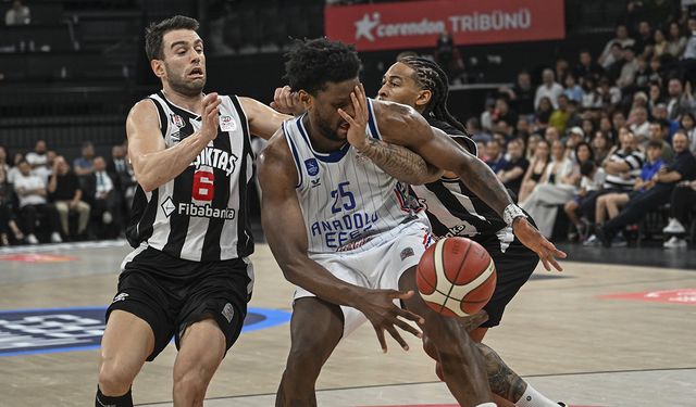 Anadolu Efes seride öne geçti