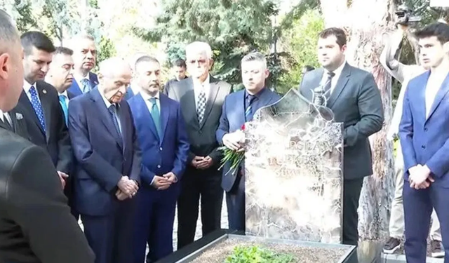 Devlet Bahçeli, Türkeş'in mezarını ziyaret etti, anayasa mesajı verdi