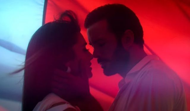 Hande Erçel ve Barış Arduç buluştu: 'Aşkı Hatırla' fragmanı olay yarattı!