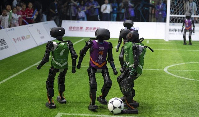 Pas, gol, strateji… Hepsi robotlardan: Çin’de yapay zeka futbol turnuvası