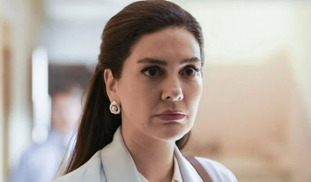 Bergüzar Korel'den yapay zeka isyanı: 'Tükettiniz bizi!'
