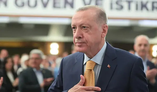 AK Parti kampında alkış krizi: Sürekli ayağa kalkıp rahatsız ettiler