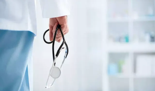 Üniversite hastanesinde rüşvet iddiası: 2 Doktor tutuklandı