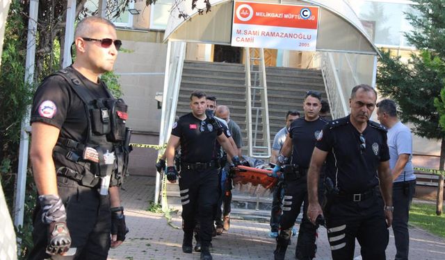 İbadet sırasında cinayet: Namaz kılarken bıçaklandı