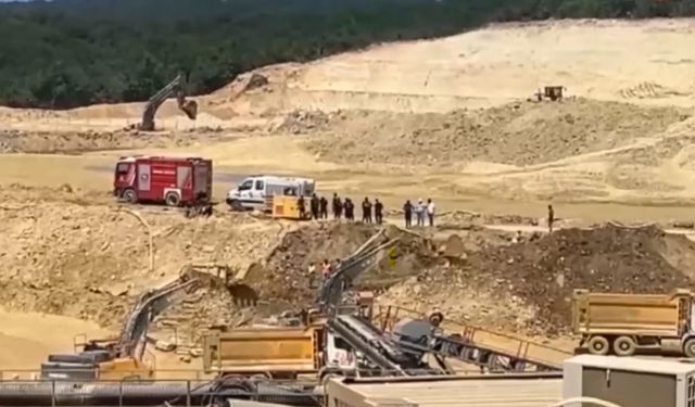 Kum ocağında meydana gelen göçükte 2 işçi mahsur kaldı