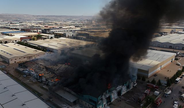 Kayseri'de fabrika yangını! Dumanlar kilometrelerce uzakta görüldü