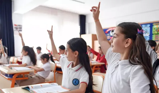 Kayıt parasına canlı yayında isyan etti! 'Hukuka aykırı...'