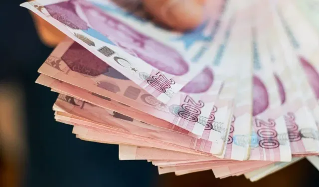 Ünlü ekonomist elinde para olanları uyardı! Bunu yapanların parası eriyip gidecek