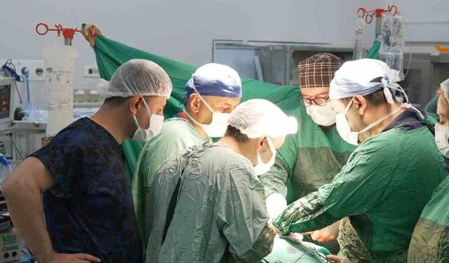 3 santimetrelik böbrek tümörü parsiyel nefrektomi ile çıkartıldı