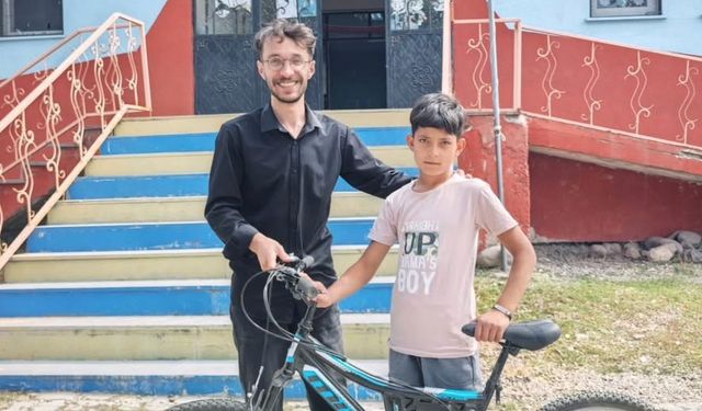 Diyadin’de başarılı öğrenciye bisiklet hediyesi