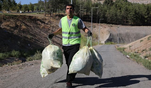 Şanlıurfalı genç 105 gündür çevreyi temizliyor