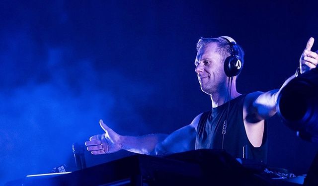 Grammy adayı Armin van Buuren, İstanbul'da hayranlarıyla buluştu