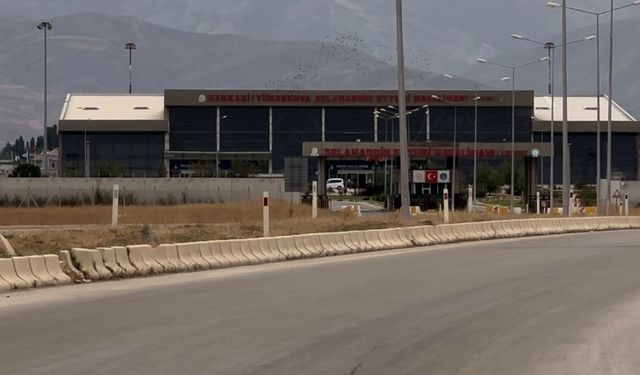 Hakkarililer havalimanına ek sefer istedi
