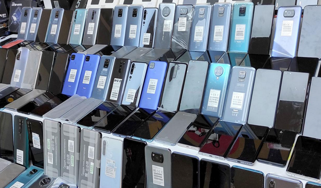 Milyonluk cep telefonu vurgunu ellerinde patladı: Türkiye'ye sokacaklardı!