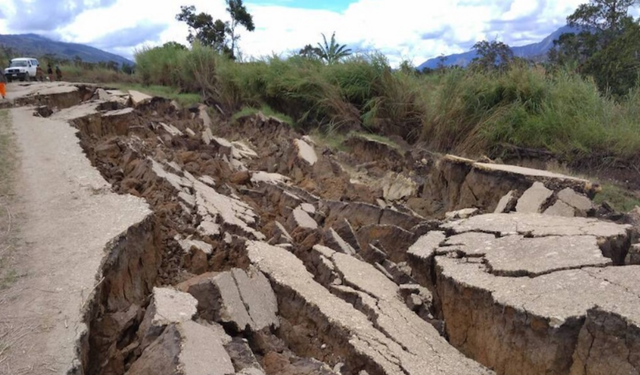 Papua Yeni Gine 6'lık depremle sarsıldı