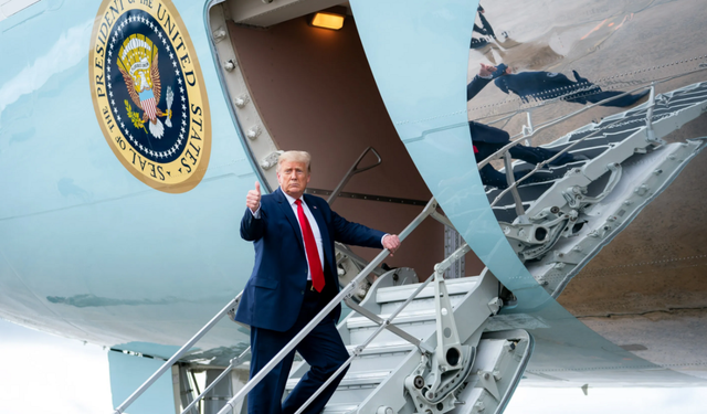 Trump'ı taşıyan uçak çarpışma tehlikesi geçirdi: Her şey kayıtlarda var