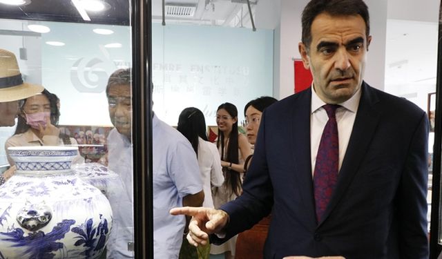 İpek Yolu'nun mirası Çin porselenleri Pekin Yunus Emre Türk Kültür Merkezi'nde sergilendi