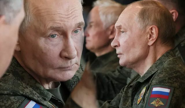 Putin sahaya indi: Askeri üniformayla tatbikata katıldı