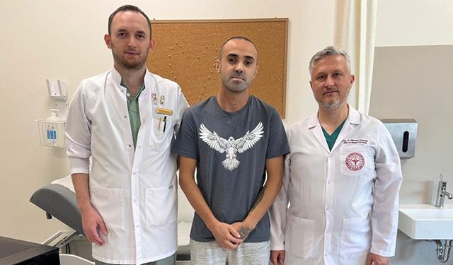 Doğuştan kalbinde delik bulunan ve damarları ters olan hasta küçük kesiyle tedavi edildi